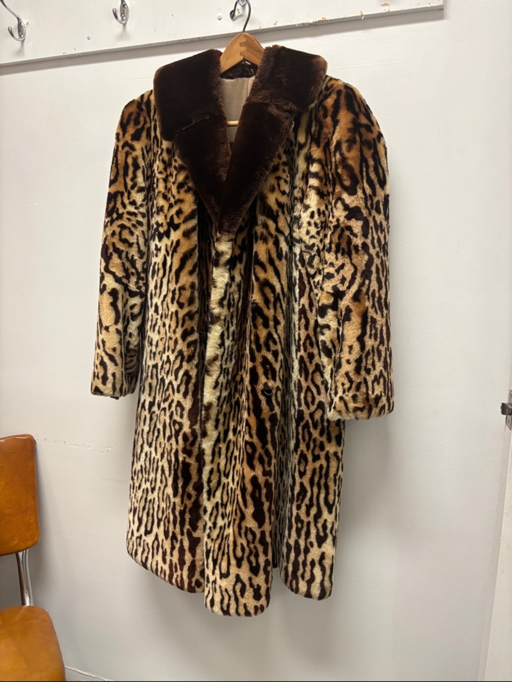 Leopard Print mouton Fur Coat with Brown Collar